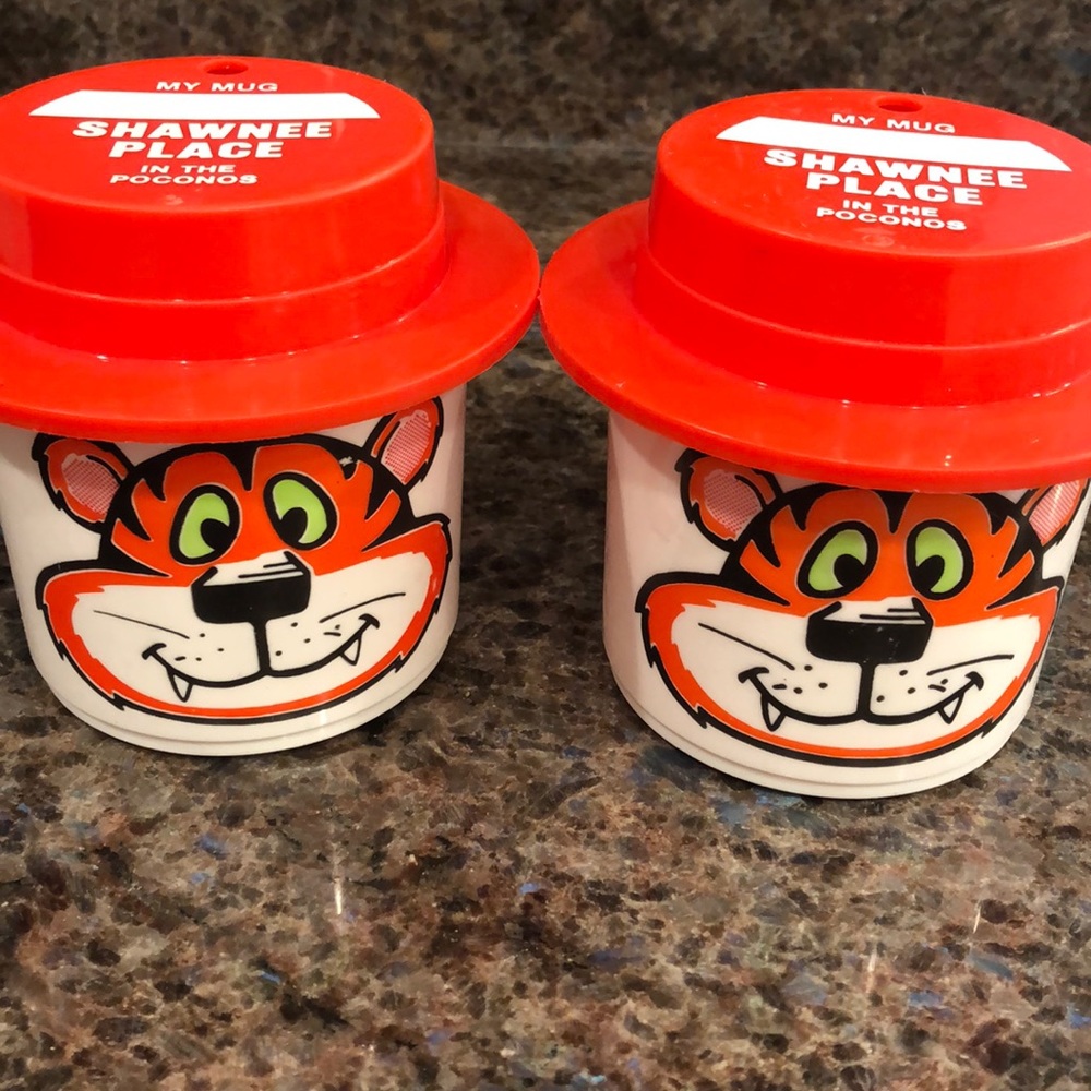 Plastic Mugs with Handle & Straw Holder - Picture 4 of 5